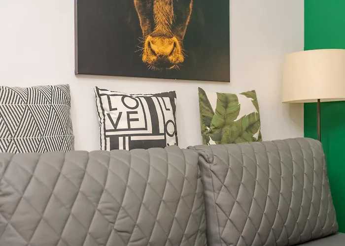 Faces Of Jungle - Funky Design In Vibrant Centre *