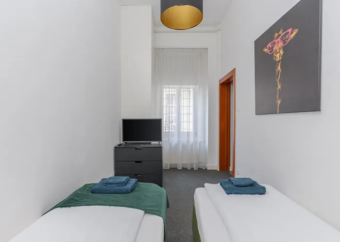 Faces Of Jungle - Funky Design In Vibrant Centre Appartement *