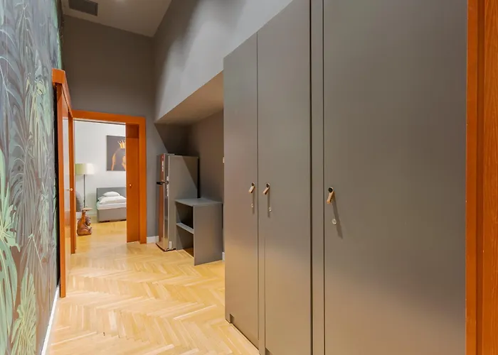 Faces Of Jungle - Funky Design In Vibrant Centre Appartement
