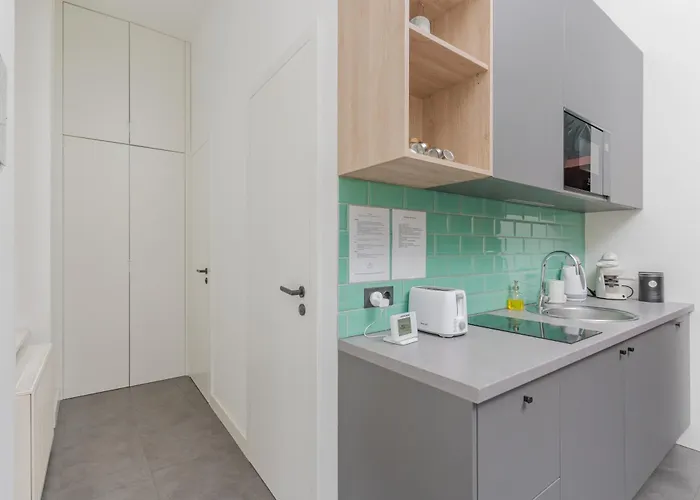 Faces Of Jungle - Funky Design In Vibrant Centre Appartement