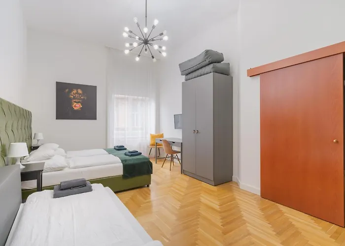 Faces Of Jungle - Funky Design In Vibrant Centre Appartement *