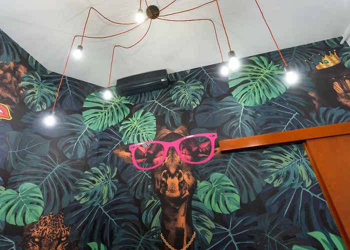 Faces Of Jungle - Funky Design In Vibrant Centre *