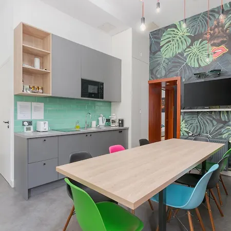 Faces Of Jungle - Funky Design In Vibrant Centre Apartament Budapeszt