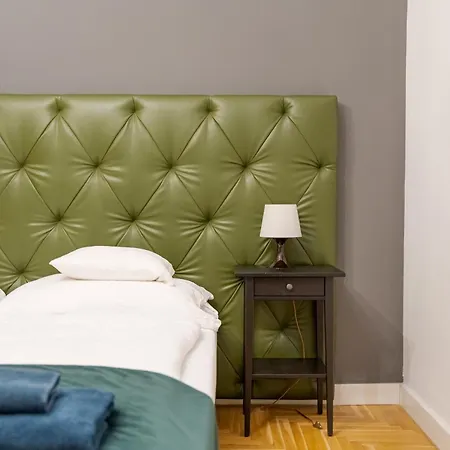 Faces Of Jungle - Funky Design In Vibrant Centre * Будапешт